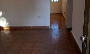 Chalet 2 dormitorios jardin y cochera para 2 autos