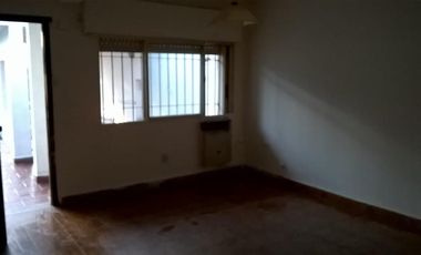 Chalet 2 dormitorios jardin y cochera para 2 autos