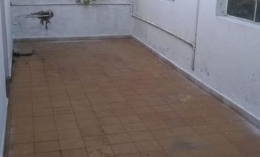 Chalet 2 dormitorios jardin y cochera para 2 autos