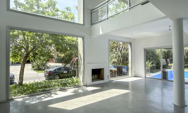 Casa en Alquiler en Barrio Los Sauces, Nordelta,  3 dor, play, 4 baños, impec, con pileta.