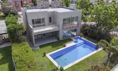 Casa en Alquiler en Barrio Los Sauces, Nordelta,  3 dor, play, 4 baños, impec, con pileta.