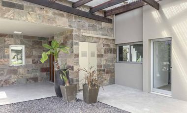 Casa en Alquiler en Barrio Los Sauces, Nordelta,  3 dor, play, 4 baños, impec, con pileta.