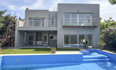 Casa en Alquiler en Barrio Los Sauces, Nordelta,  3 dor, play, 4 baños, impec, con pileta.