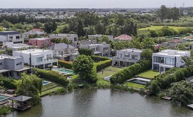 Casa en Alquiler en Barrio Los Sauces, Nordelta,  3 dor, play, 4 baños, impec, con pileta.