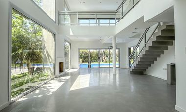 Casa en Alquiler en Barrio Los Sauces, Nordelta,  3 dor, play, 4 baños, impec, con pileta.