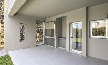 Casa en Alquiler en Barrio Los Sauces, Nordelta,  3 dor, play, 4 baños, impec, con pileta.