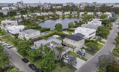 Casa en Alquiler en Barrio Los Sauces, Nordelta,  3 dor, play, 4 baños, impec, con pileta.