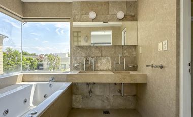 Casa en Alquiler en Barrio Los Sauces, Nordelta,  3 dor, play, 4 baños, impec, con pileta.