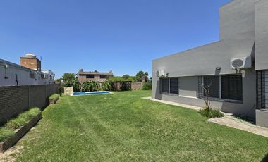 Casa en Arroyo Leyes - Loteo Jardines de la Costa