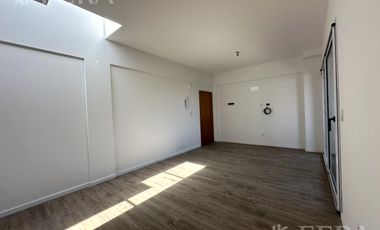 Venta departamento 3 ambientes con balcón en Wilde