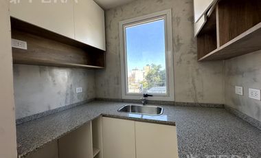 Venta departamento 3 ambientes con balcón en Wilde