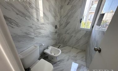 Venta departamento 3 ambientes con balcón en Wilde