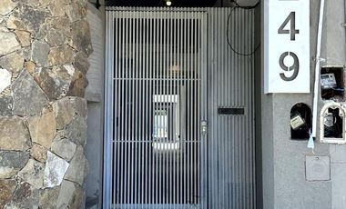 Venta departamento 3 ambientes con balcón en Wilde