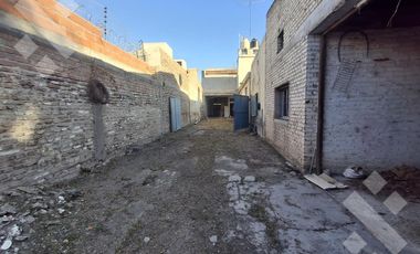 Local en  Villa Regina Cipolletti 200