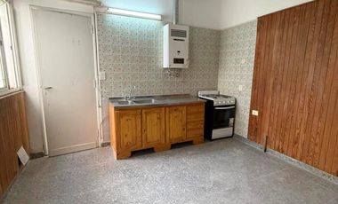 Casa de Pasillo venta Zona Río ideal reciclar a mts de BV. Oroño.