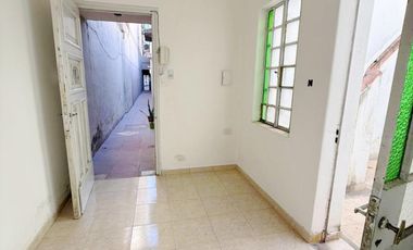 Casa de Pasillo venta Zona Río ideal reciclar a mts de BV. Oroño.