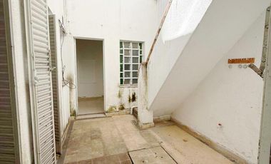 Casa de Pasillo venta Zona Río ideal reciclar a mts de BV. Oroño.