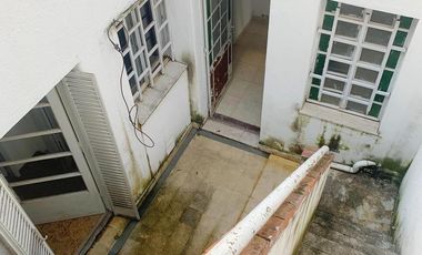 Casa de Pasillo venta Zona Río ideal reciclar a mts de BV. Oroño.