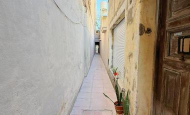 Casa de Pasillo venta Zona Río ideal reciclar a mts de BV. Oroño.