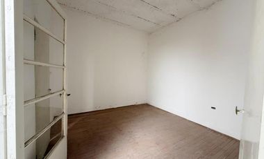 Casa de Pasillo venta Zona Río ideal reciclar a mts de BV. Oroño.