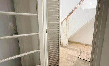 Casa de Pasillo venta Zona Río ideal reciclar a mts de BV. Oroño.
