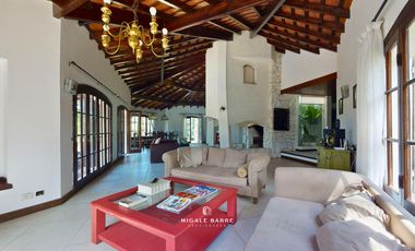 Casa en  Venta Carilo con pileta