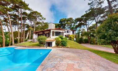 Casa en  Venta Carilo con pileta