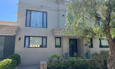 Casa en  Barrio Dalvian