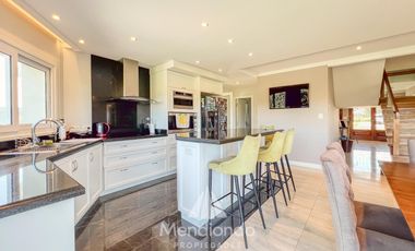 Casa 5 amb con piscina y cochera triple en Barrio Privado Tierras del Mar