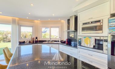 Casa 5 amb con piscina y cochera triple en Barrio Privado Tierras del Mar