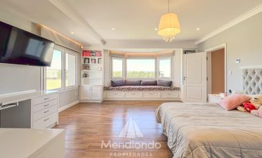 Casa 5 amb con piscina y cochera triple en Barrio Privado Tierras del Mar