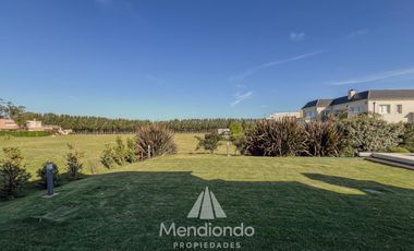 Casa 5 amb con piscina y cochera triple en Barrio Privado Tierras del Mar