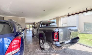 Casa 5 amb con piscina y cochera triple en Barrio Privado Tierras del Mar