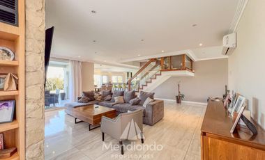 Casa 5 amb con piscina y cochera triple en Barrio Privado Tierras del Mar