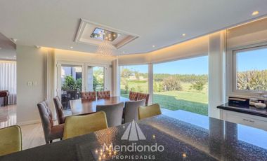 Casa 5 amb con piscina y cochera triple en Barrio Privado Tierras del Mar