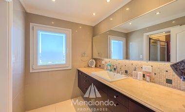 Casa 5 amb con piscina y cochera triple en Barrio Privado Tierras del Mar