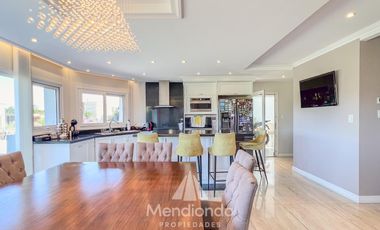 Casa 5 amb con piscina y cochera triple en Barrio Privado Tierras del Mar