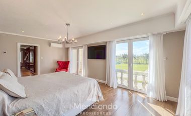 Casa 5 amb con piscina y cochera triple en Barrio Privado Tierras del Mar