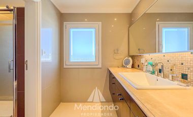 Casa 5 amb con piscina y cochera triple en Barrio Privado Tierras del Mar