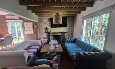 Casa en Venta 4 ambientes en Del Viso con Jardín, Pielta y Cochera