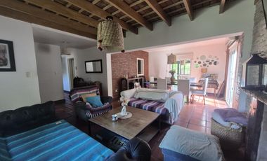 Casa en Venta 4 ambientes en Del Viso con Jardín, Pielta y Cochera