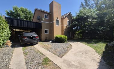 Casa en Venta 4 ambientes en Del Viso con Jardín, Pielta y Cochera