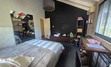 Casa en Venta 4 ambientes en Del Viso con Jardín, Pielta y Cochera