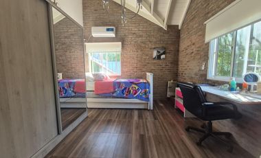 Casa en Venta 4 ambientes en Del Viso con Jardín, Pielta y Cochera