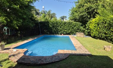 Casa en Venta 4 ambientes en Del Viso con Jardín, Pielta y Cochera