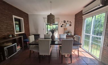 Casa en Venta 4 ambientes en Del Viso con Jardín, Pielta y Cochera