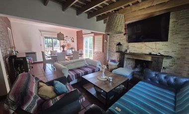 Casa en Venta 4 ambientes en Del Viso con Jardín, Pielta y Cochera