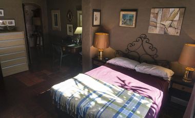 Casa con local comercial.