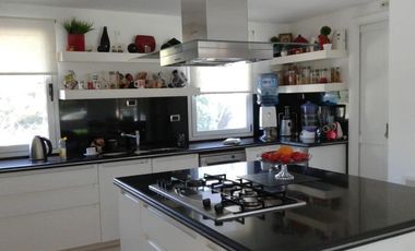 ESPECTACULAR!! CHALET DE ESTILO 1600 M²  VISTA AL GOLF