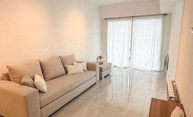 Departamento 3 ambientes a la calle con balcón / Zona centro